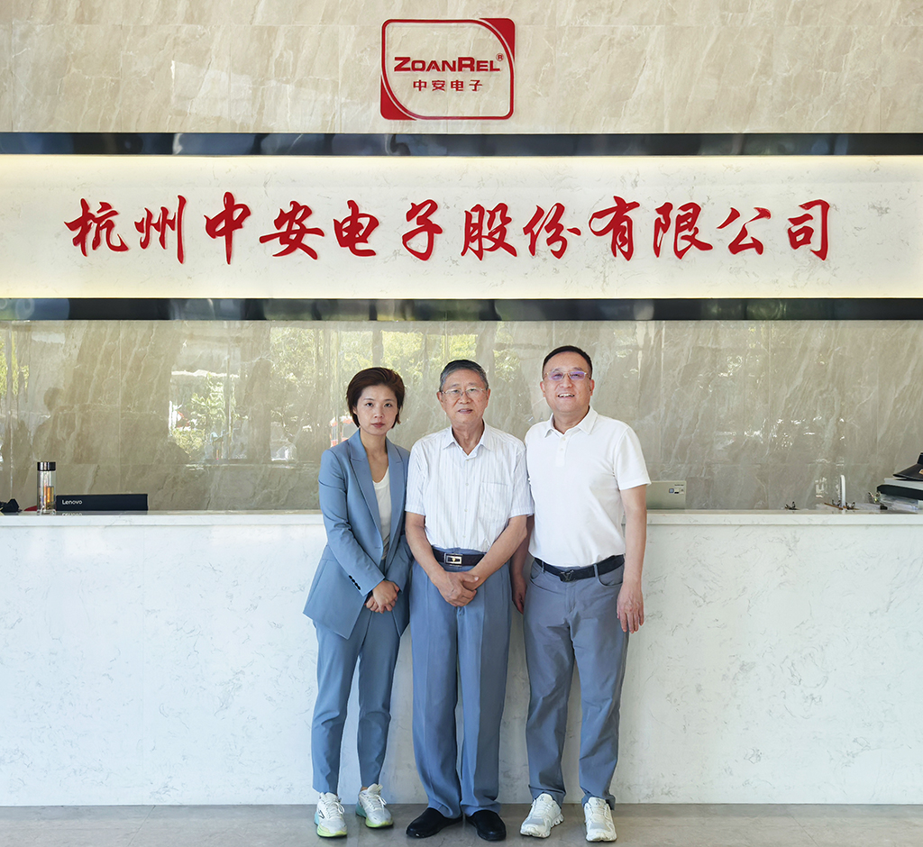 合影 1024.jpg